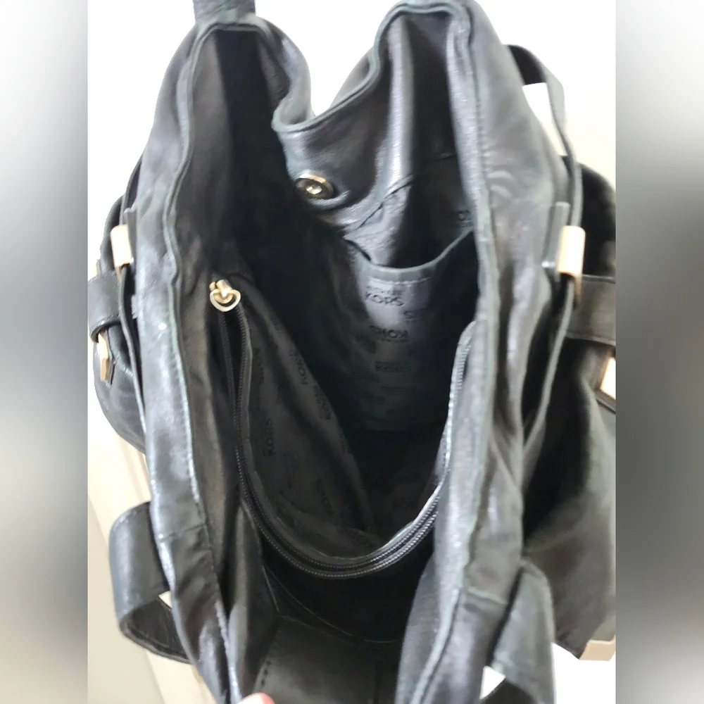 MICHAEL Michael Kors Black and Gold Shoulder Leather Bag